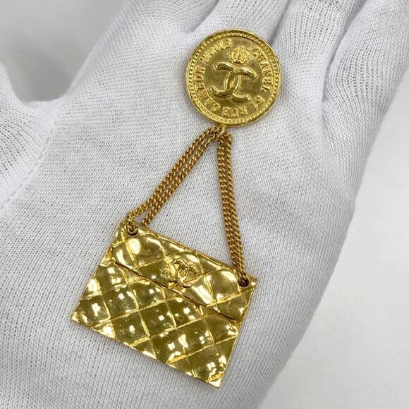 CHANEL CC Logo Quilted Bag Motif Brooch Gold Tone Pin 93P Auth - Picture 1 of 10